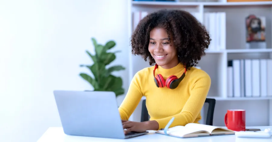 A girl watching an e-learning module on her laptop.